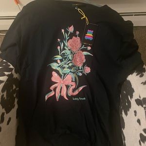 2 XL Black shirt with floral detail